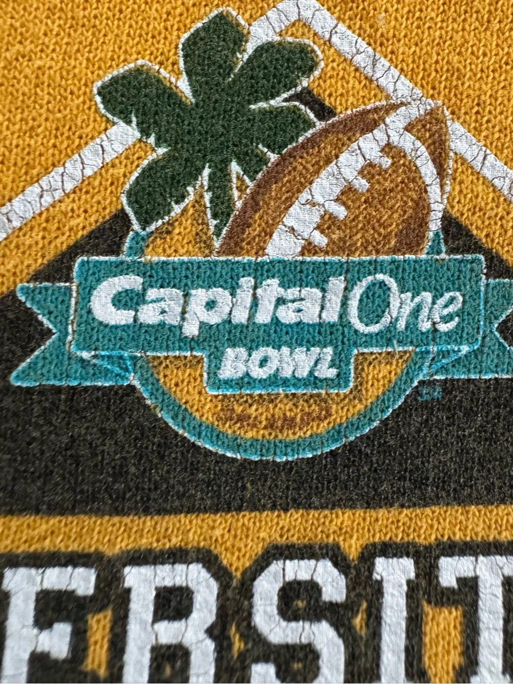 Vintage 2005 University of Iowa Hawkeyes Capital One Bowl Crewneck Sweatshirt L